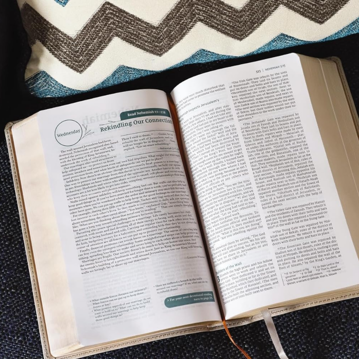 NIV Couples' Devotional Bible, Leathersoft - Stone