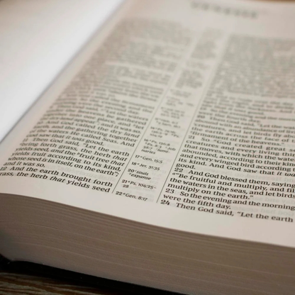 NKJV Compact Center-Column Reference Bible, Leathersoft