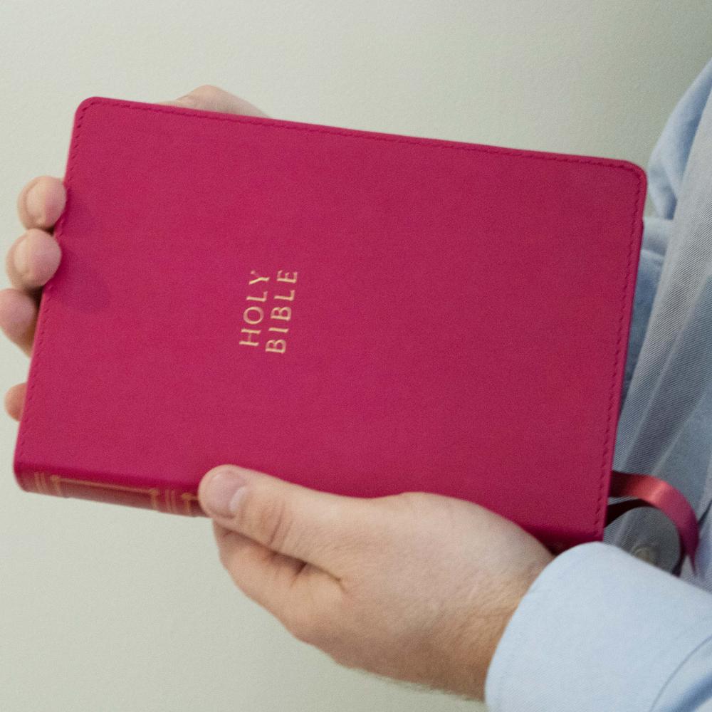 NKJV Compact Center-Column Reference Bible, Leathersoft