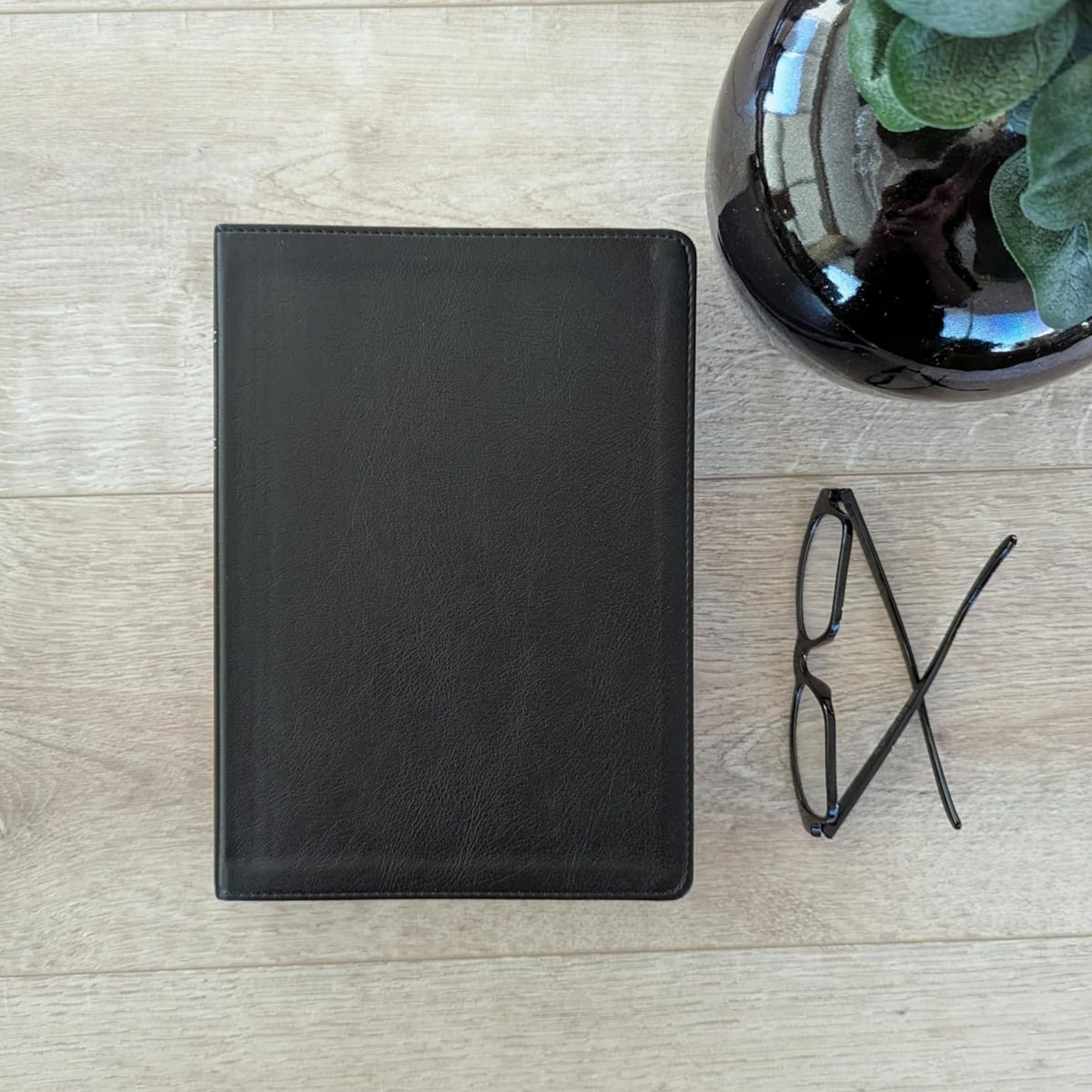 NLT Giant Print Bible (Filament Enabled), Leatherlike