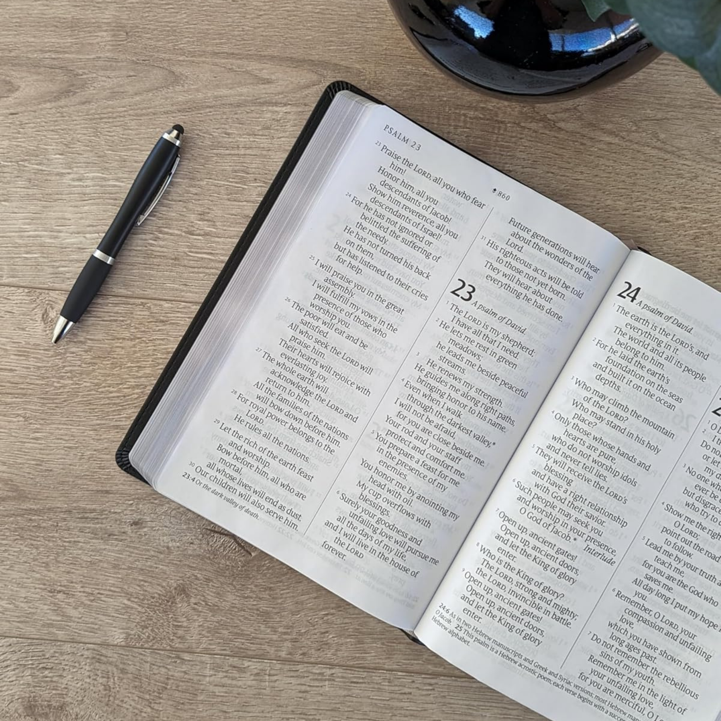 NLT Giant Print Bible (Filament Enabled), Leatherlike