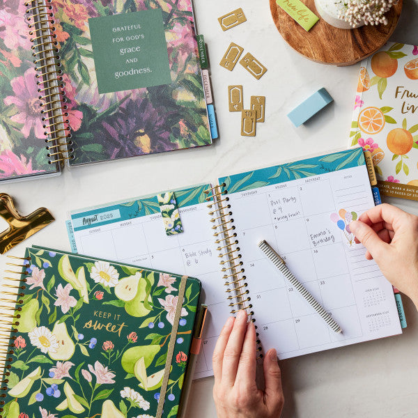 2025-2026 Agenda Planner (18-Month) - Never Stop Blooming (U3367)